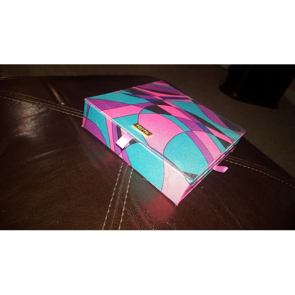 ✖ SOLD ✖ Tarte eyeshadow pallet - Picture 3 of 5